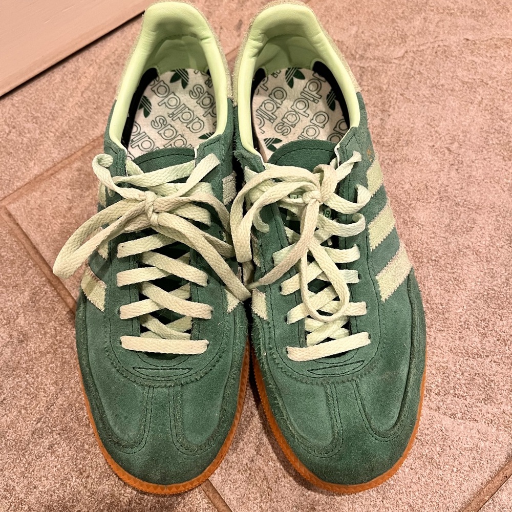 Size women’s 6 used adidas spezial.   Good condition but worn.